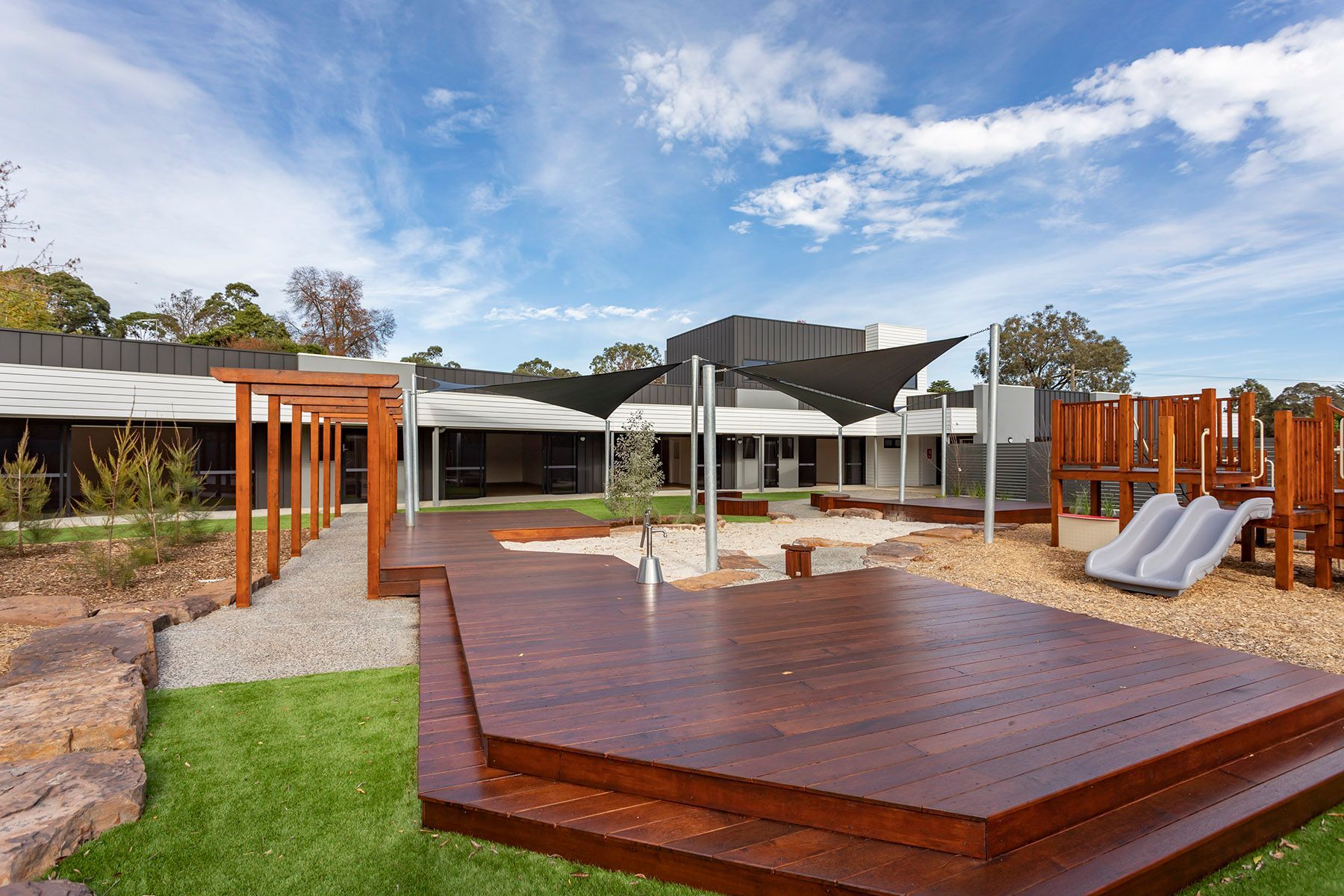 Modern Backyard Deck With Wooden Structures — RYDALL BUILDING AND DEVELOPMENT in Freshwater, QLD