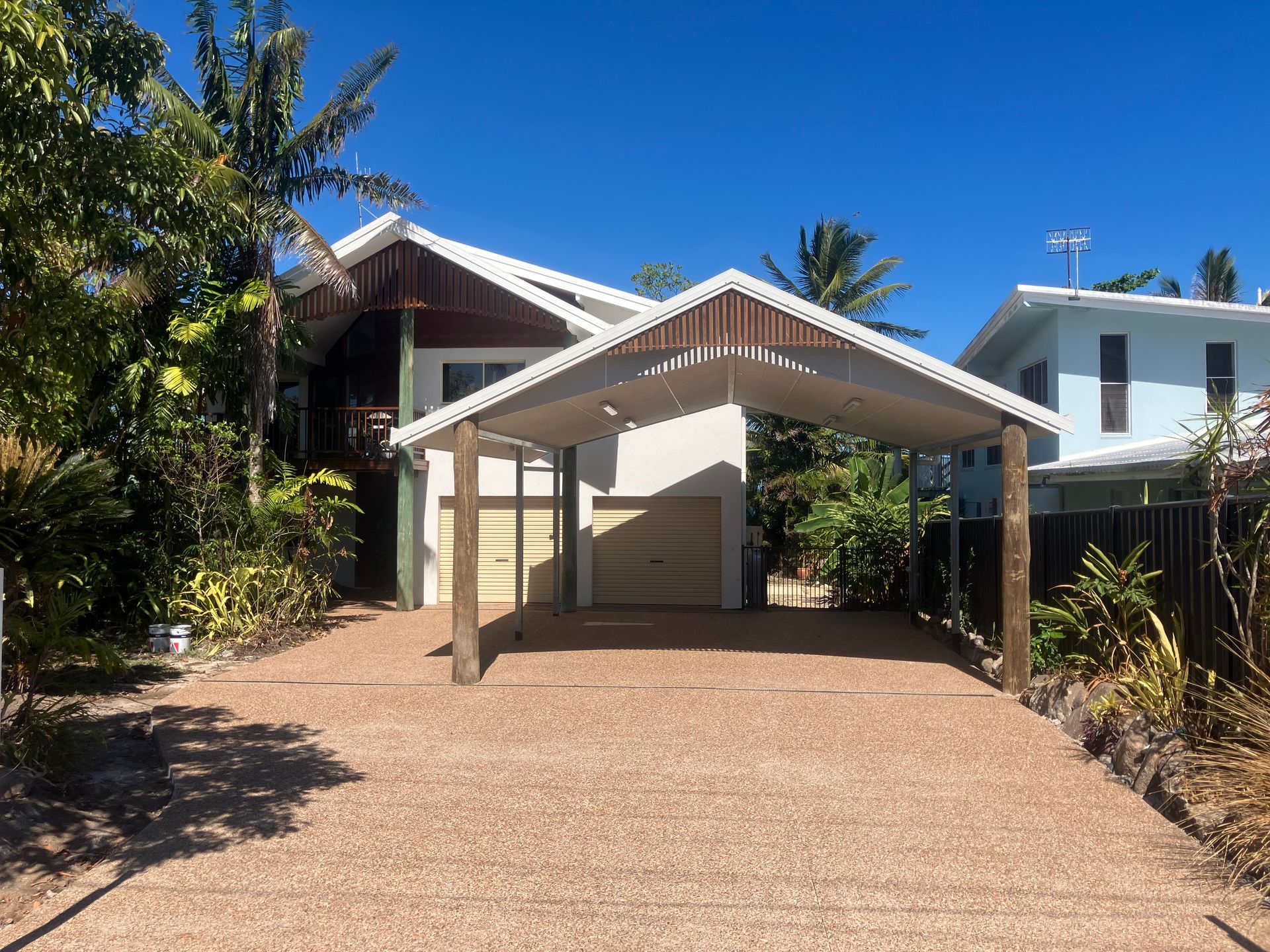 Driveway Leading to a Carport Beside a House — RYDALL BUILDING AND DEVELOPMENT in Freshwater, QLD