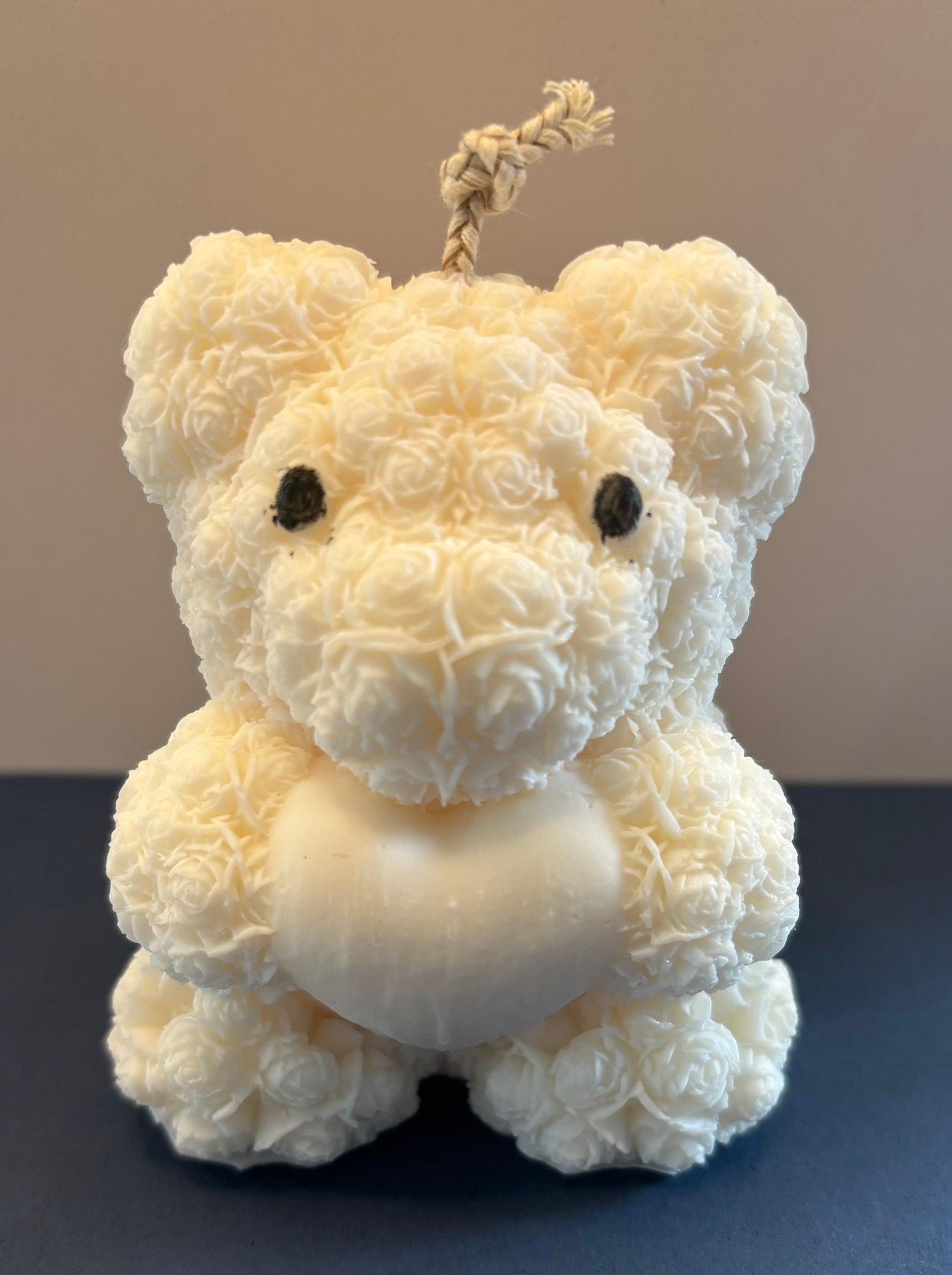 Twee teddybeerkaarsen in roze en wit