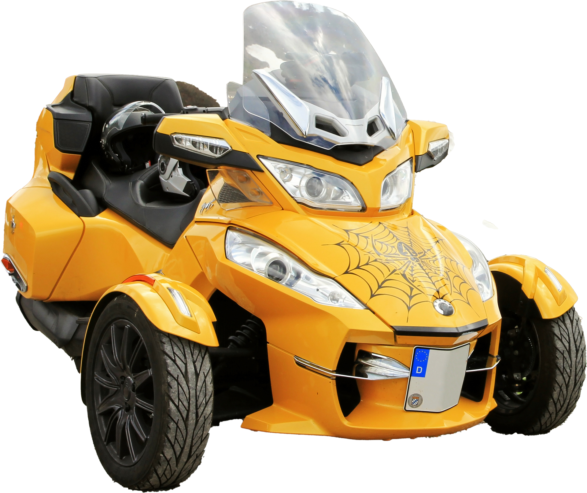 Une moto jaune à trois roues sur fond blanc