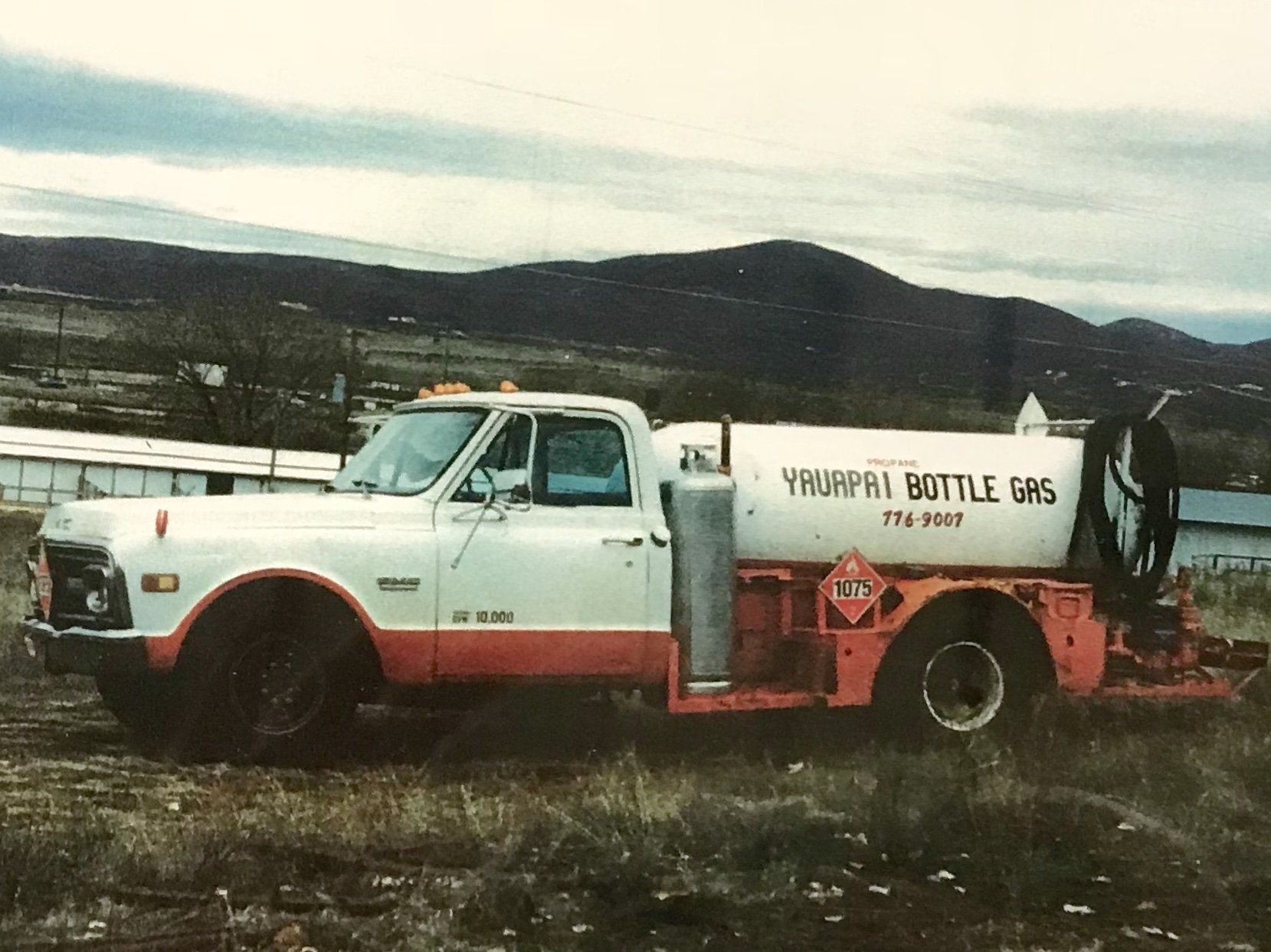 Propane delivery truck, Dewey AZ