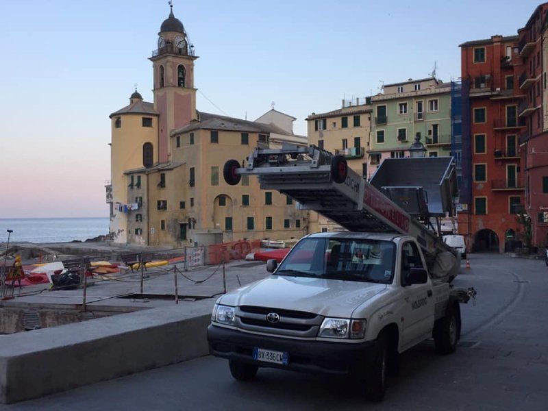 mezzo con elevatore