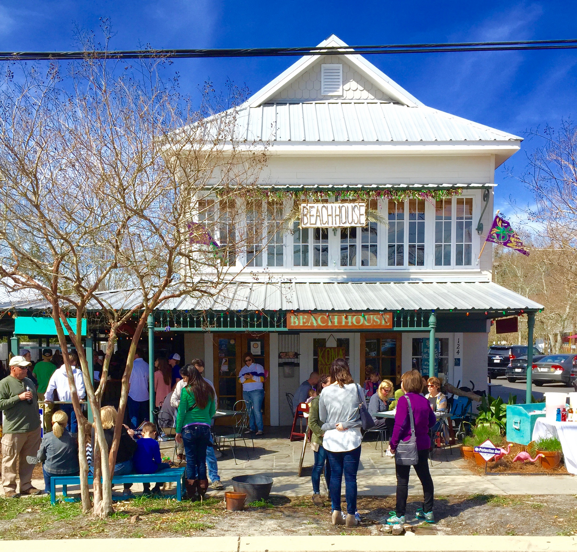 A group of people standing outside of a building that says fishing