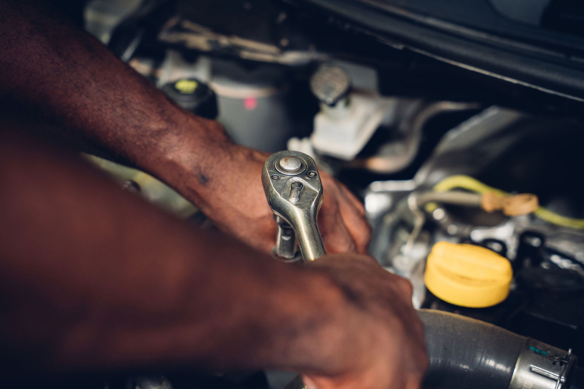Car Mechanic Checking | Concord, CA | Four Corners Union 76 Car Mechanic Checking | Concord, CA | Four Corners Union 76