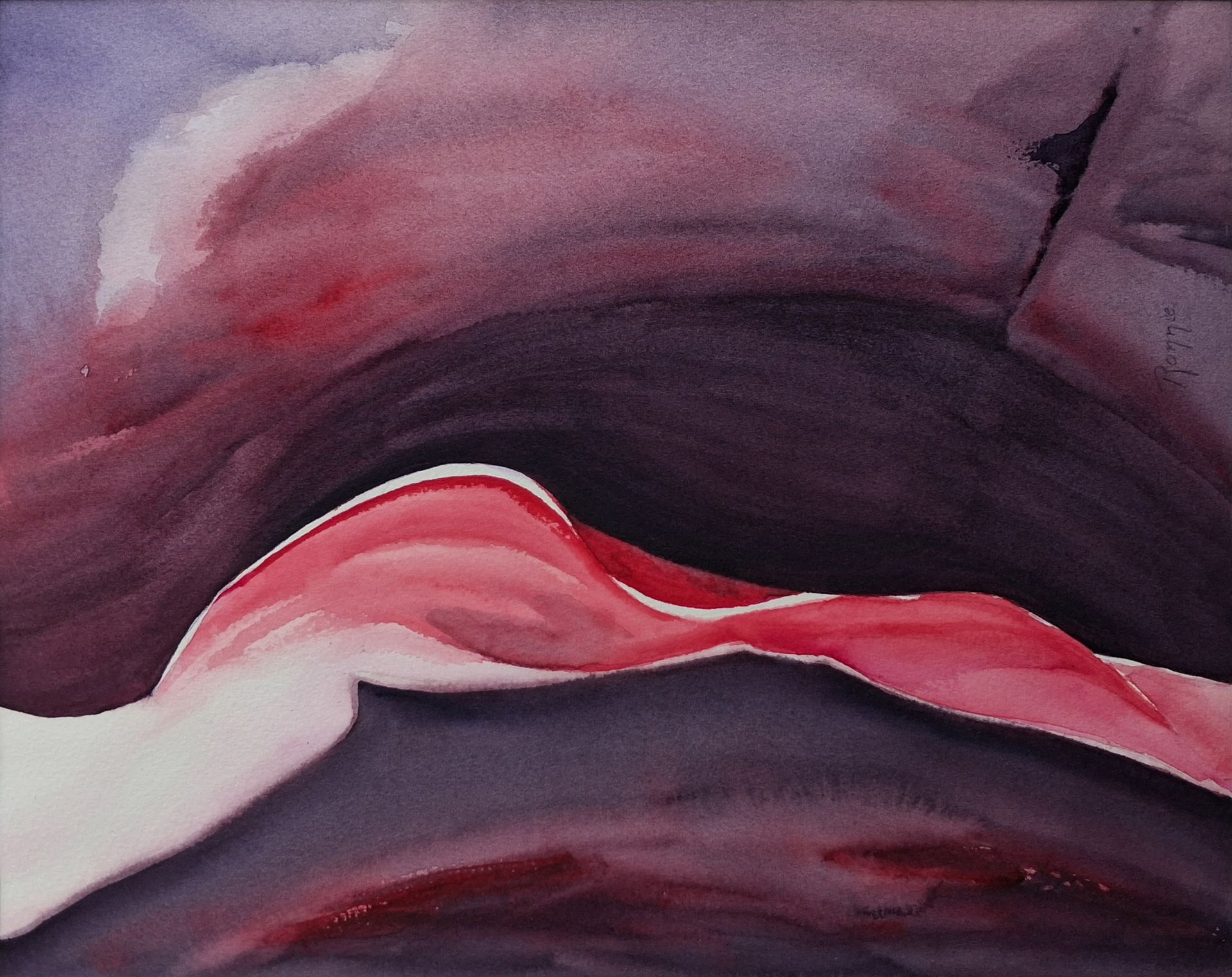 Sculptural Silence VI She, Liggende Abstracte aquarel in diepe aubergine- en roodtinten met organische, vrouwelijke vorm.