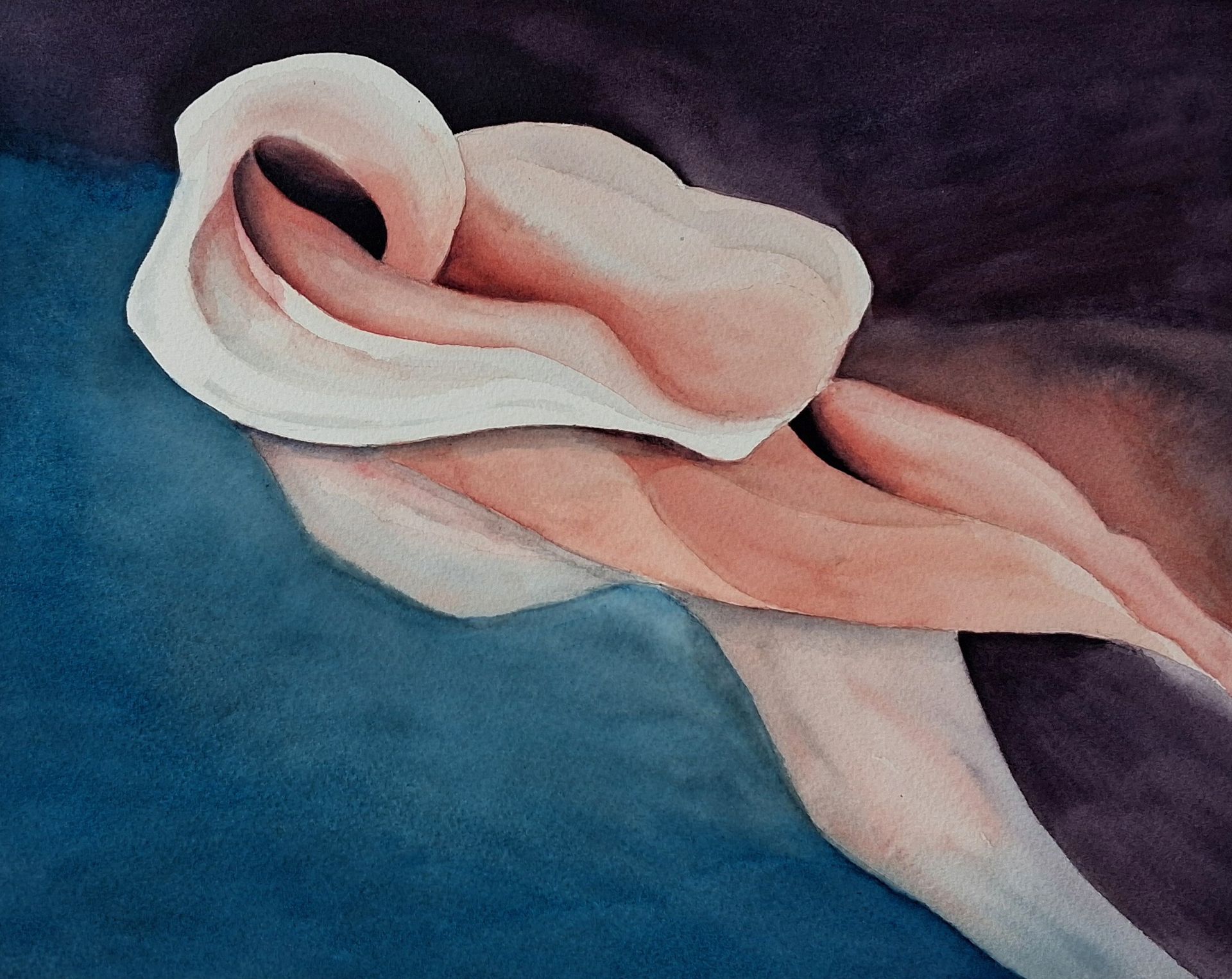Sculptural Silence XI — Dignity, omgekeerder liggende oriëntatie; abstracte aquarel in zalmroze, blauwe en aubergine.