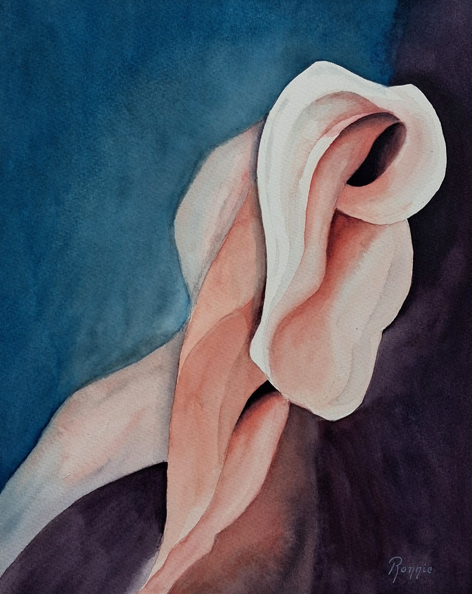 Sculptural Silence XI — Dignity, Een verstilde abstracte aquarel met zalmroze vorm, blauwe schaduw en auberginetinten.