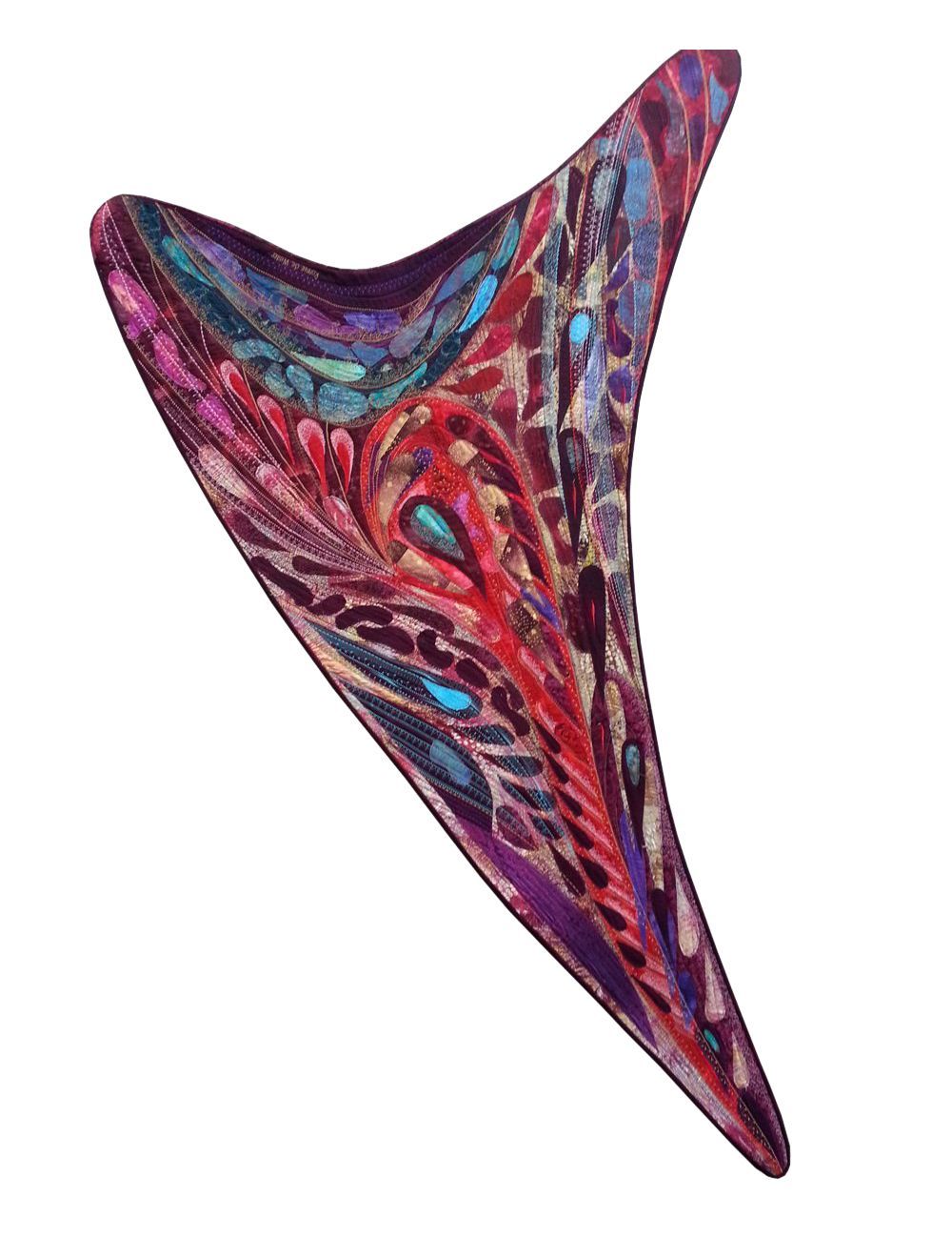 Zijde 1 Anthurium – abstract textielobject in rood, paars en blauw met organische, vloeiende vormen