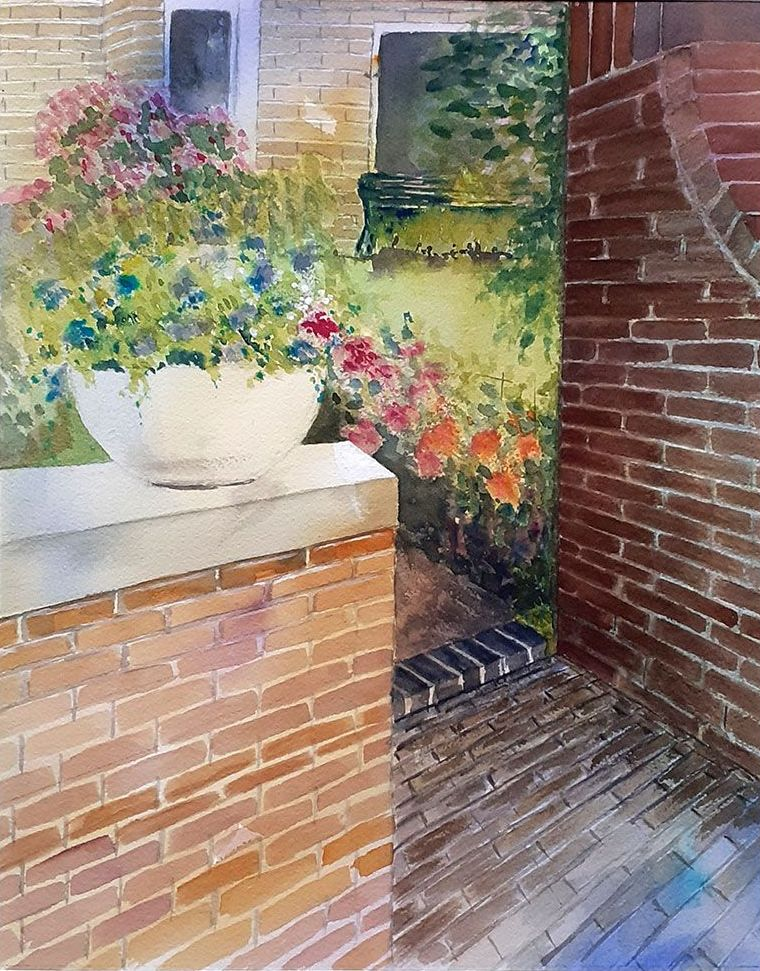 “Tussen Muur en Morgen”, aquarel van een doorgang tussen muren naar een tuin met bloeiende planten in zacht licht