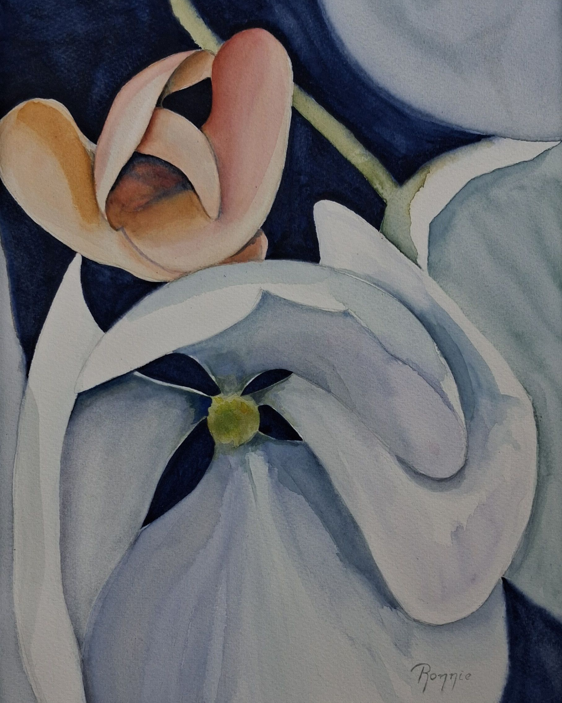 Aquarel van lichte bloemvormen die elkaar raken tegen een donkere achtergrond, Inner Bloom VI Nearness