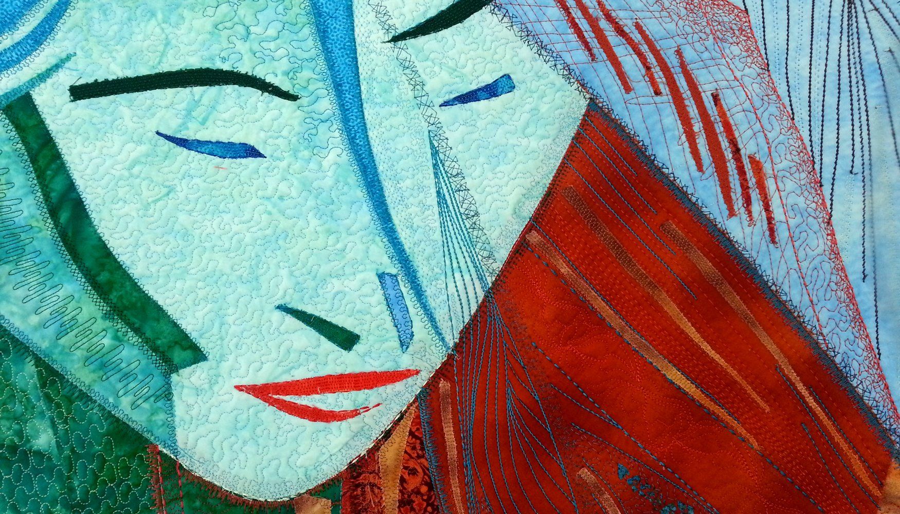 Textielkunst met gestileerd gezicht, opgebouwd uit gelaagde stoffen en stiksels in groenen Keerzijde I Mijn Geisha detail