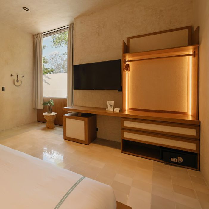 Decu Downtown Mid | Guest Room