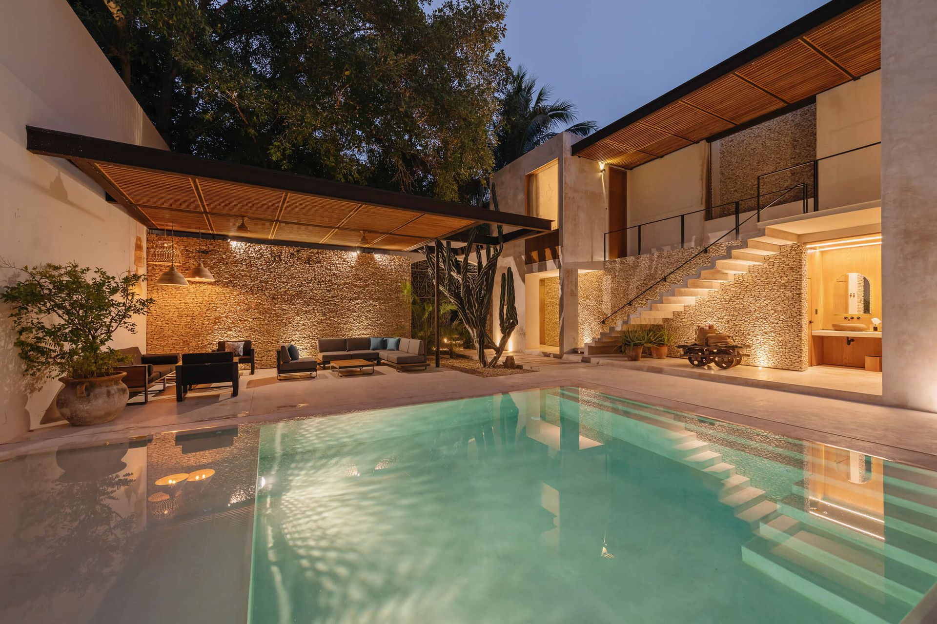Decu Downtown Mid | Pool