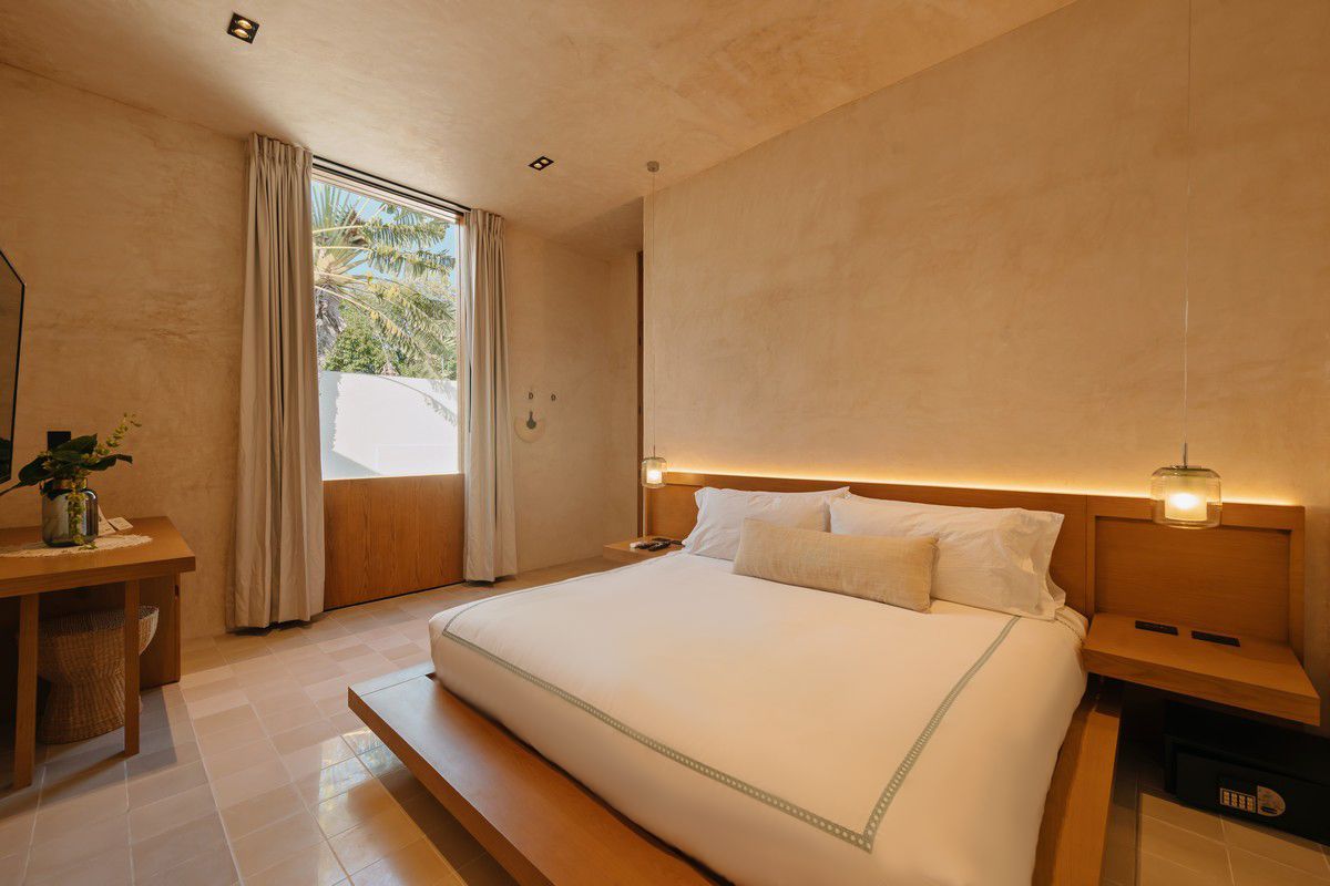 Decu Downtown Mid | Guest Room