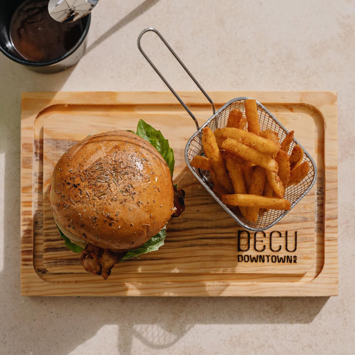 Decu Downtown Mid | Hotel Dining