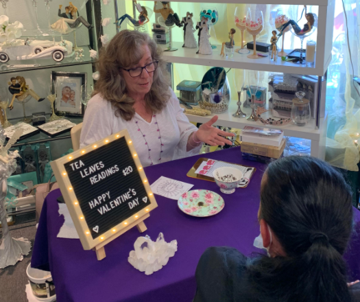 Heidi Moss - Tea Leaves Reader for Party Queen Psychics