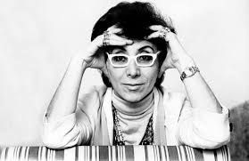 lina Wertmüller occhiali bianchi donna icona