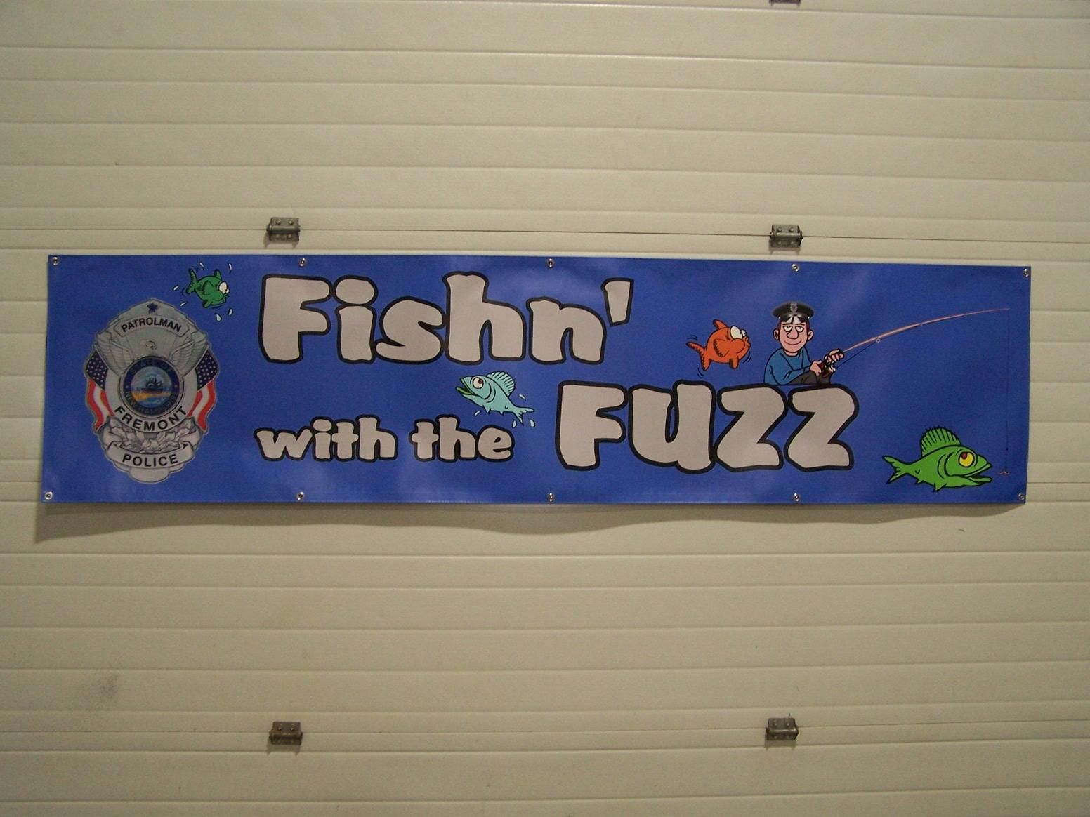 A blue sign that says fishn ' with the fuzz