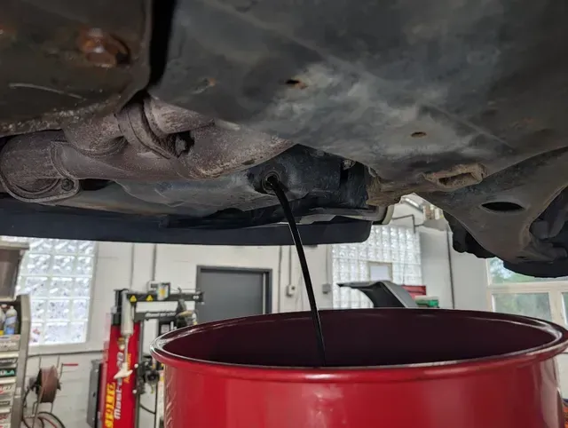 Oil Change Service Under Vehicle | Treadlogic