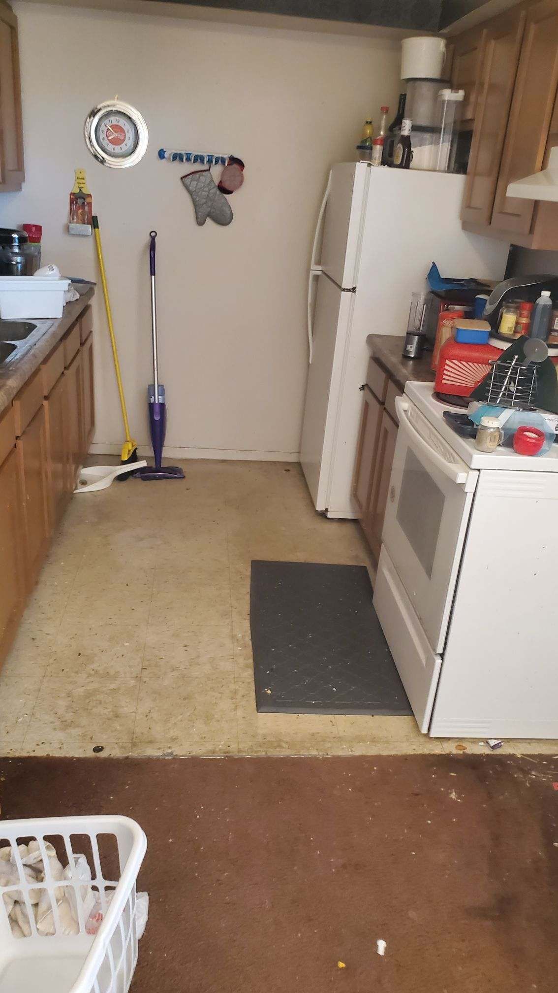 Kitchen cleanout before junk removal by Premier Junk Hauling and Demolition