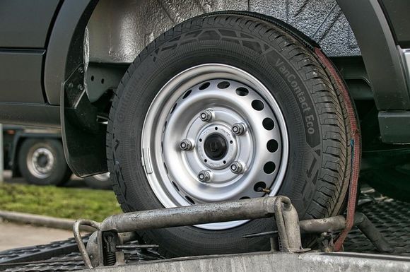 Scarborough towing doing wheel-lift