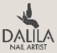 Logo di Dalila, nail artist, con una mano e unghie lunghe in grigio e nero.