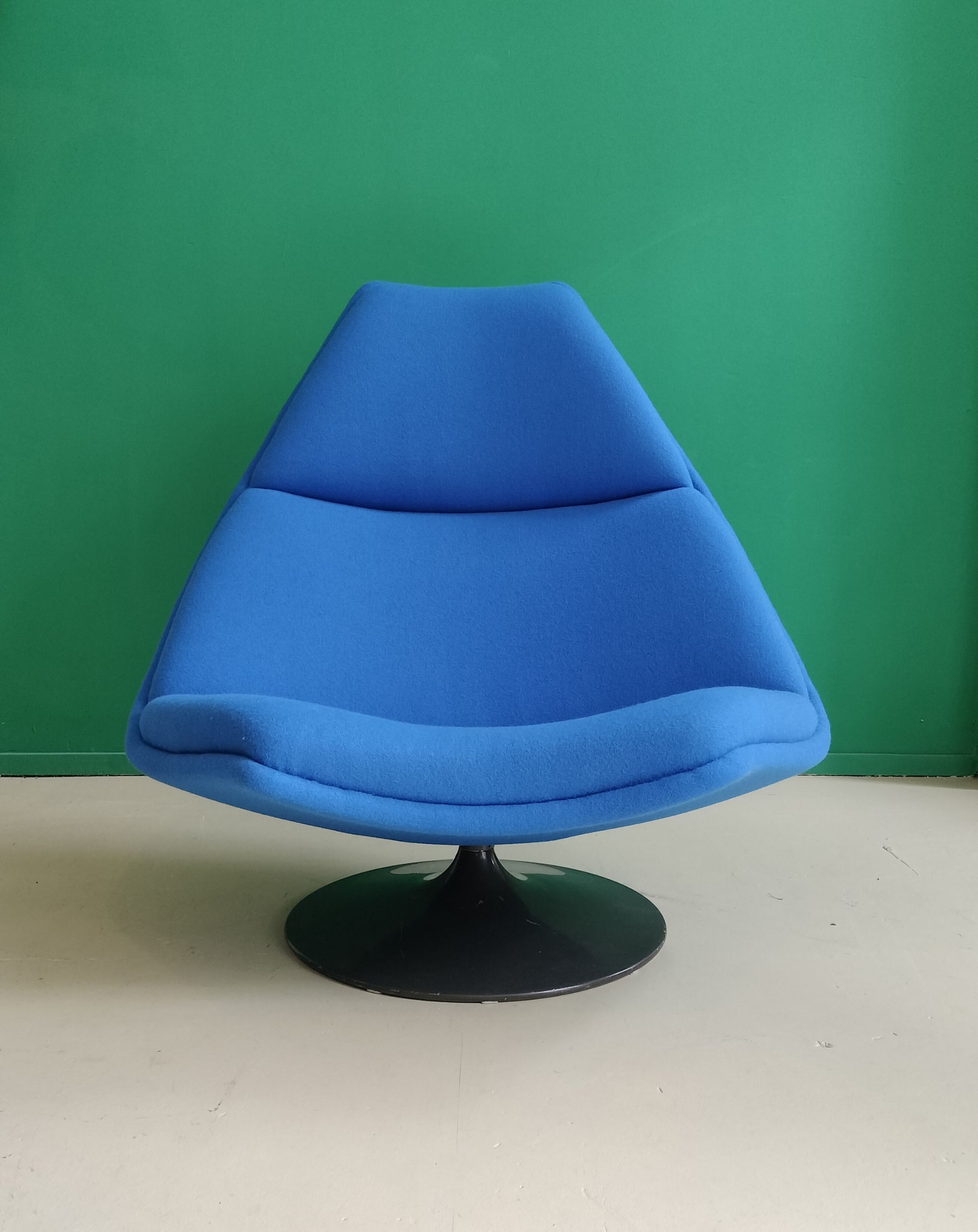 Artifort F511 gestoffeerd met de Tonus van Kvadrat