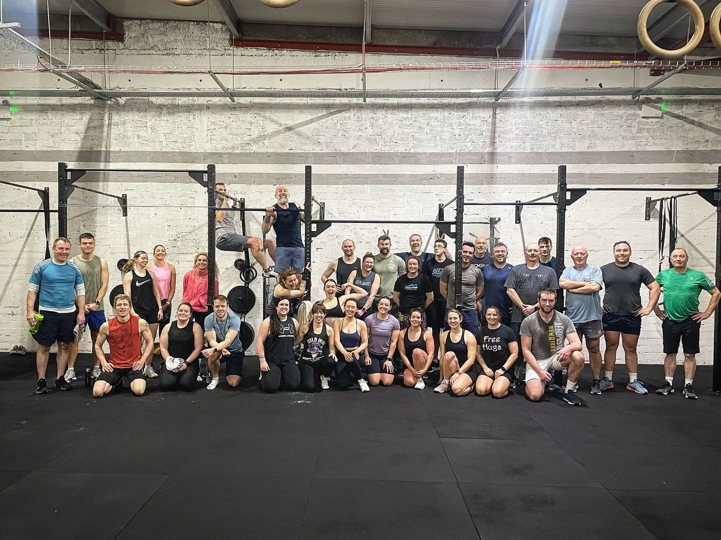 A group of people are posing for a picture in a gym.