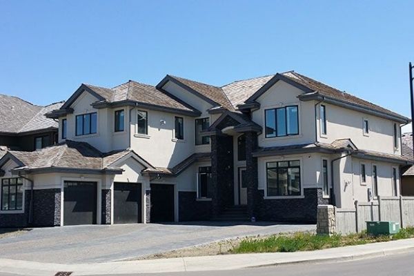 A large house with a lot of windows and garages