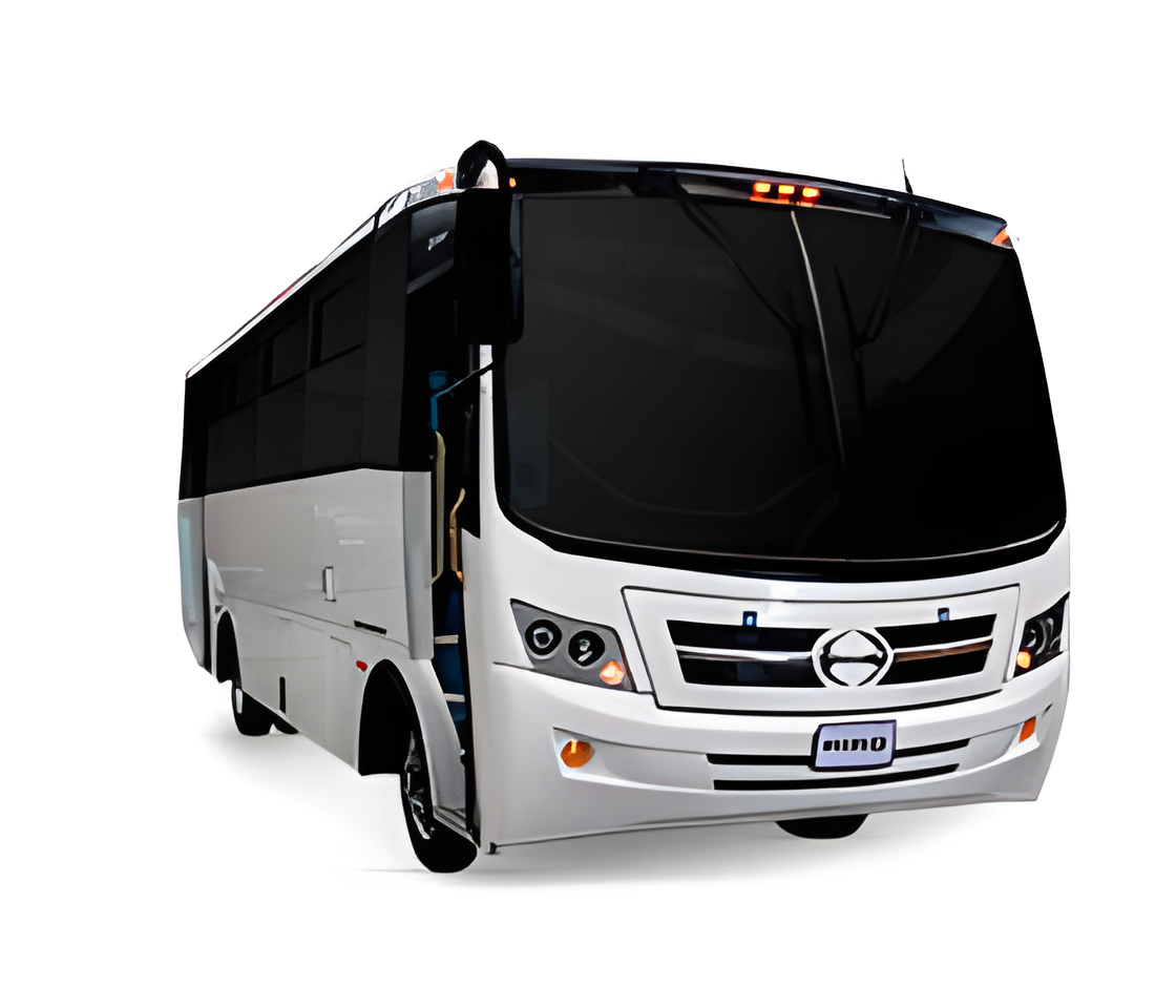 Ônibus de passageiros branco e preto, visto de frente em ângulo sobre fundo branco.