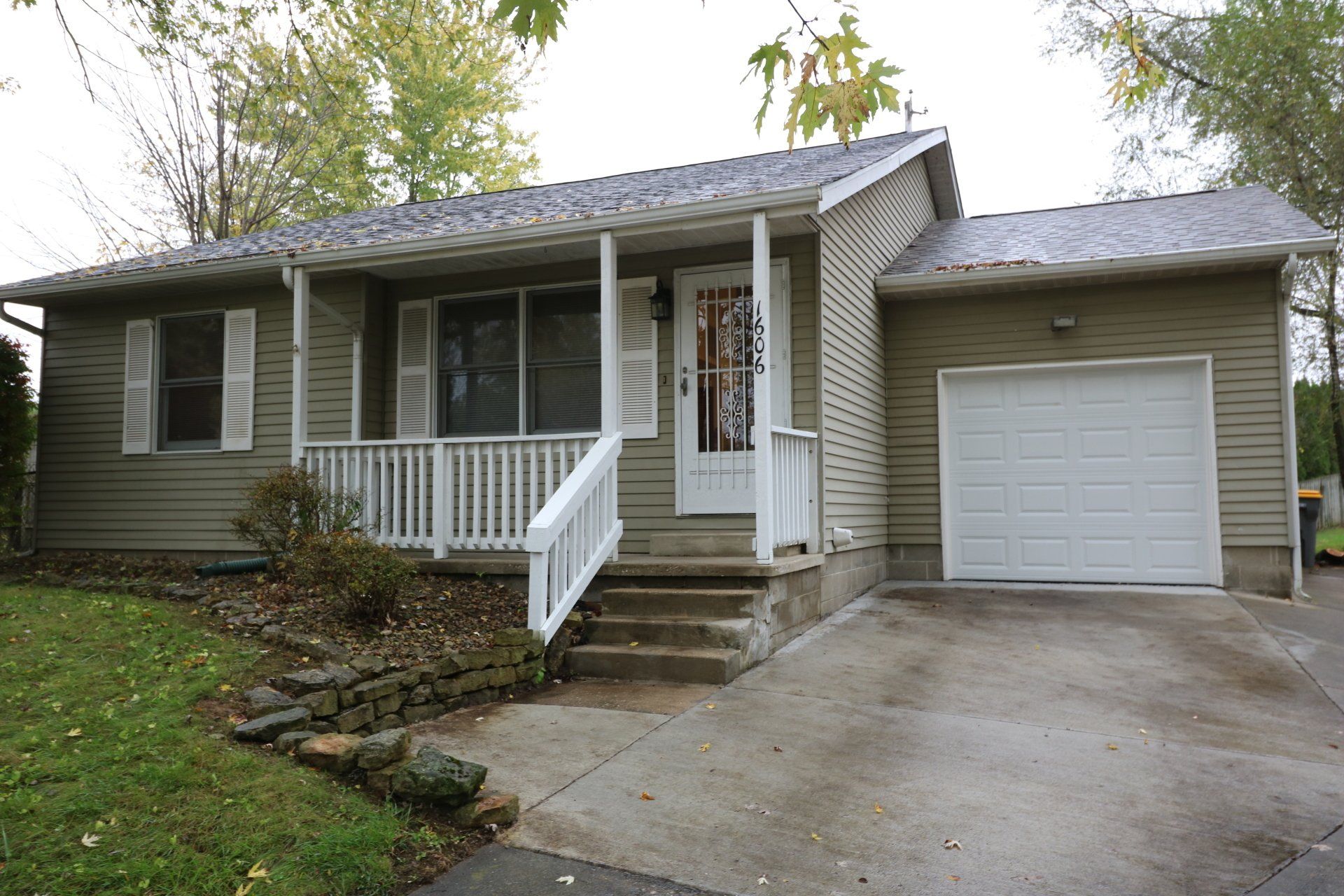 1606 Greystone exterior