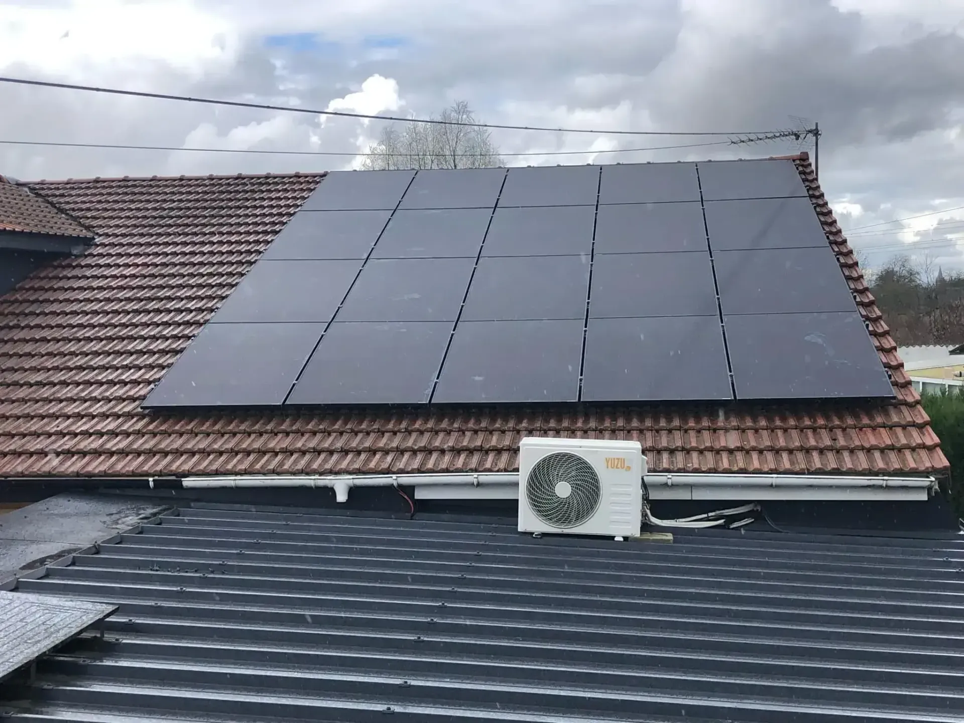 toit avec paneau solaire