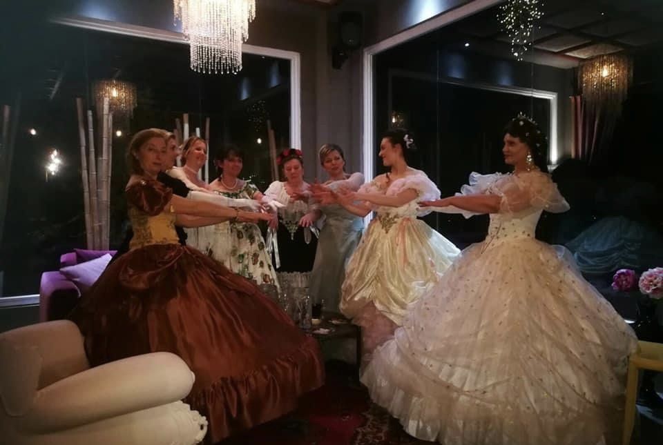 ballo con abiti storici