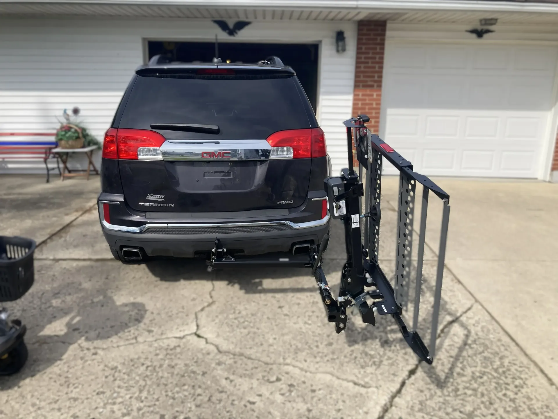 Automobile lift installation