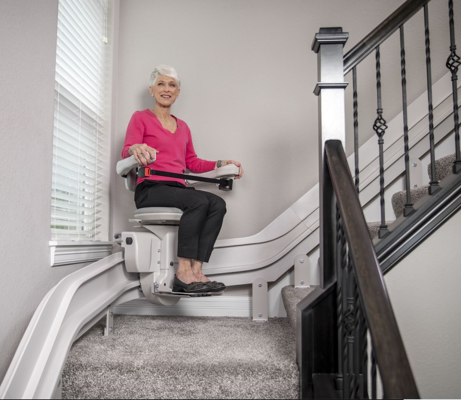 A Bruno Elite Curve indoor curved stairlift installed in a Henderson, Kentucky home