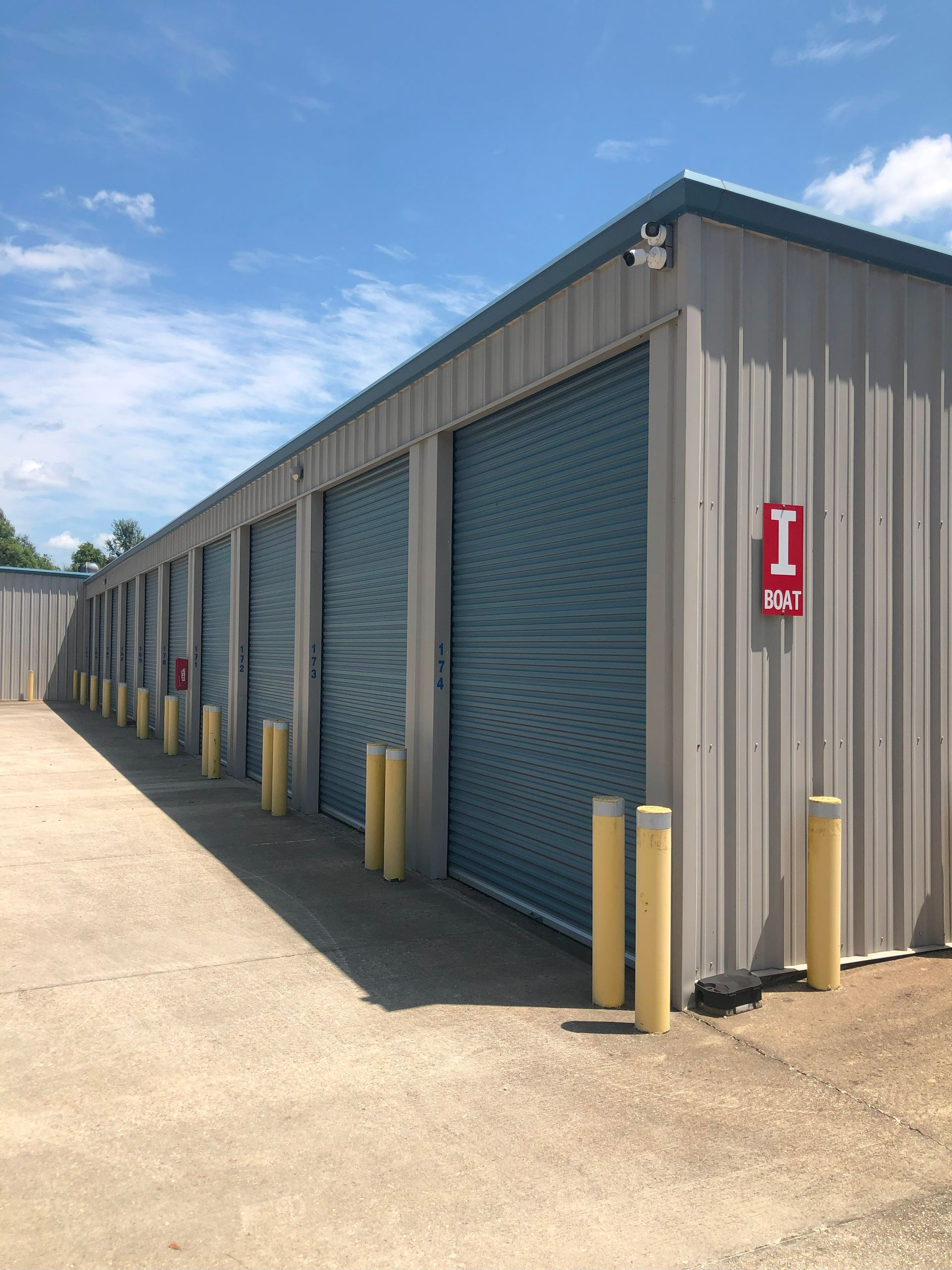 Enclosed Boat & RV parking available in Zachary, LA at a facility with security cameras, paved parking lots, and great customer service.