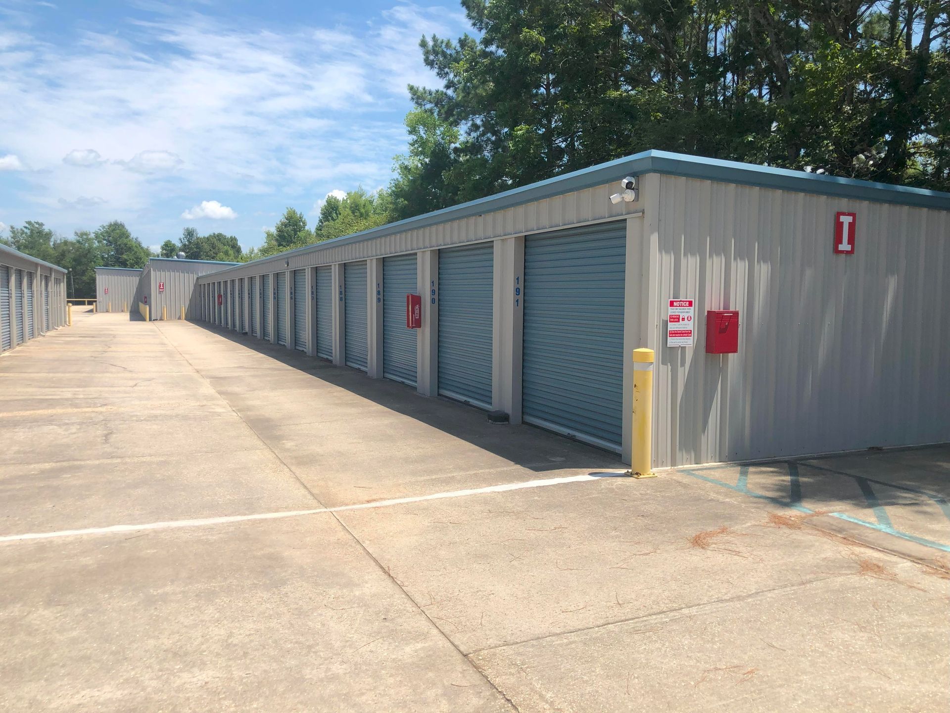 Locally owned self storage units in Zachary, LA