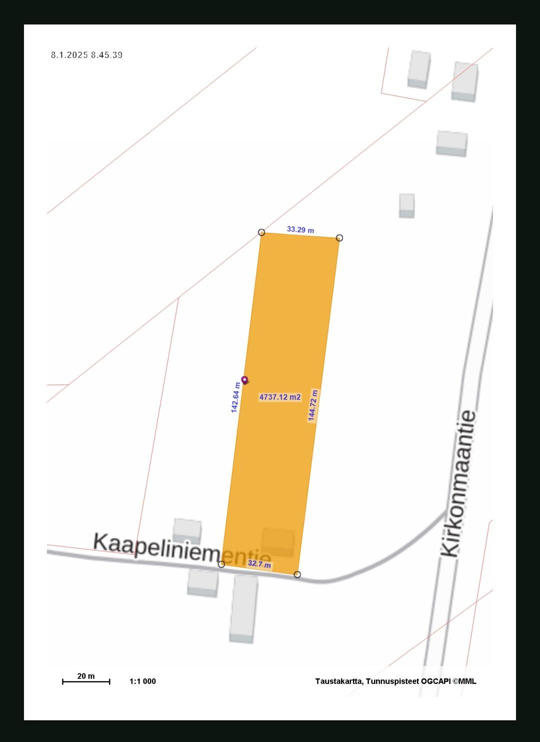Ilmakuva rakennuksesta, jonka keskellä on keltainen suorakulmio