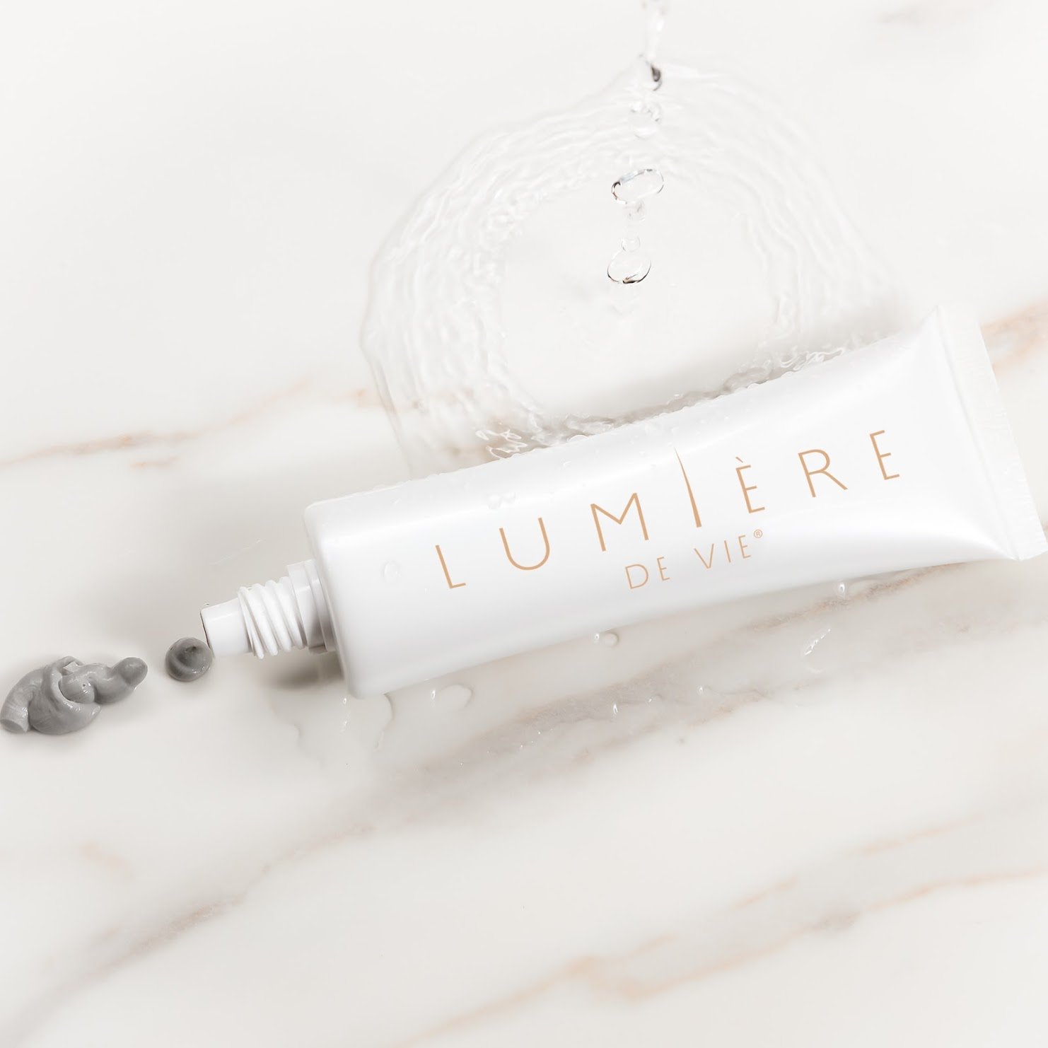 Lumière de Vie Volcanic Exfoliating Mask https://irp.cdn-website.com/6f804ae0/dms3rep/multi/LDV-Volcanic-Exfoliating-Masque1.jpeg