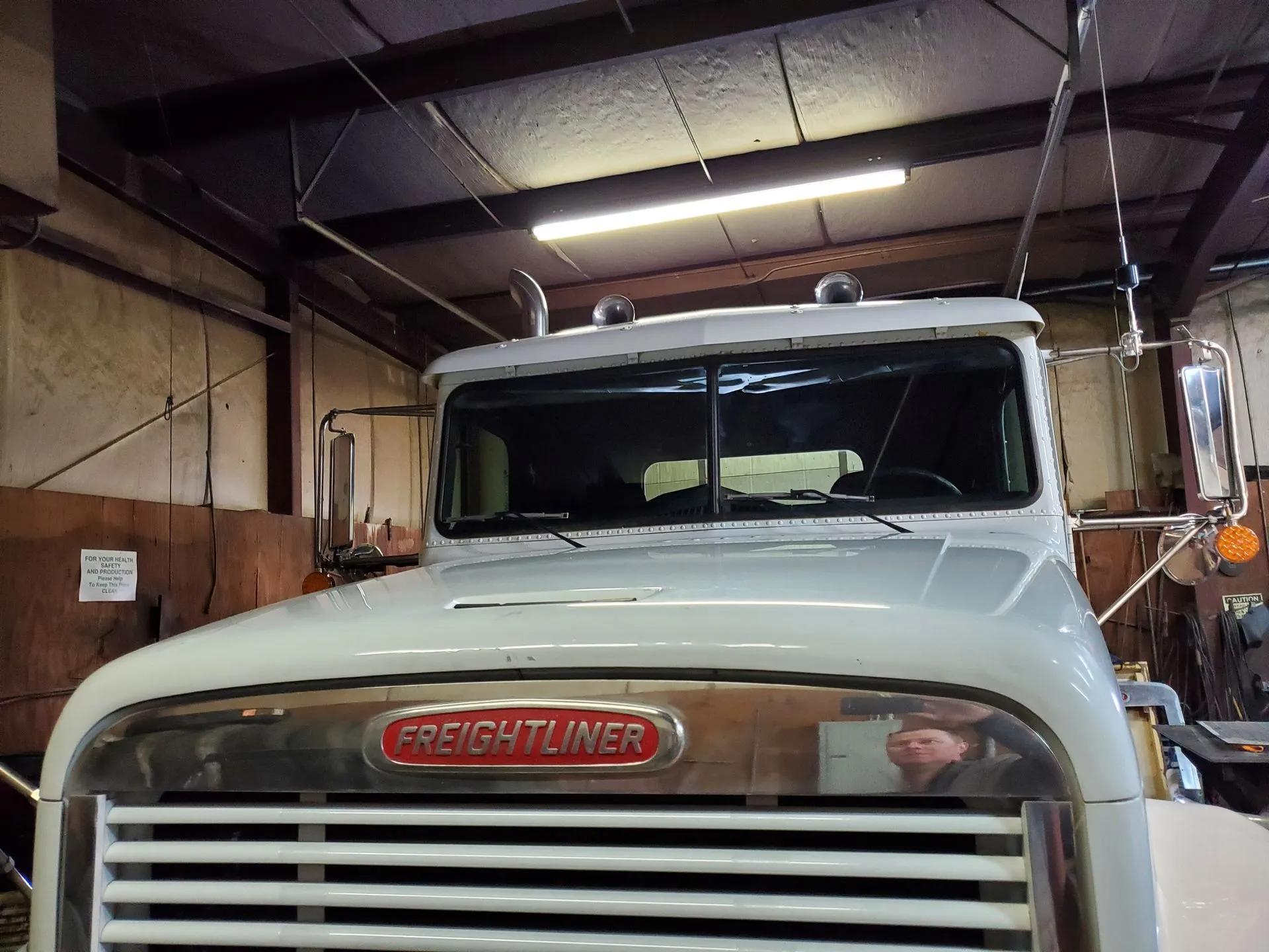 Windshield replacement school bus in Mountain City, TN