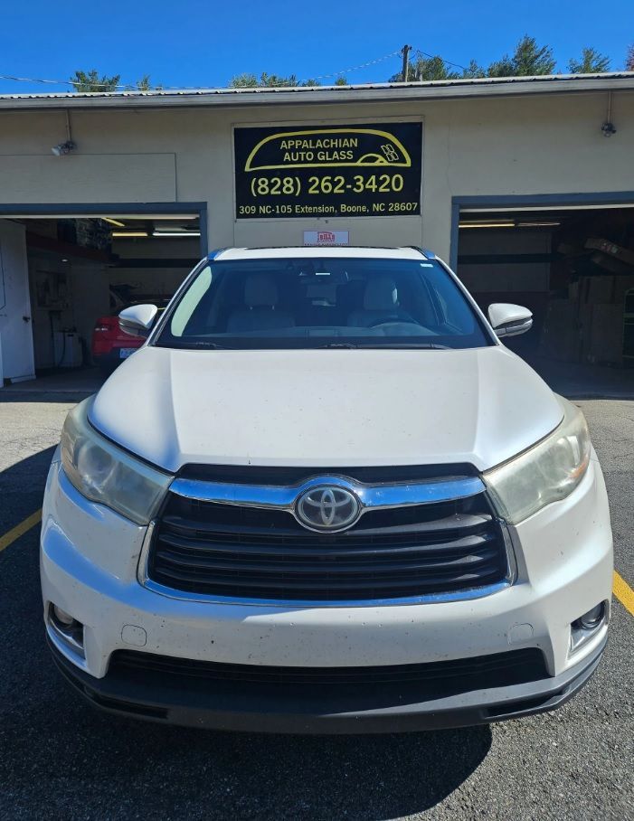 Toyota Windshield replacement & auto glass service in Laxon, NC Toyota Windshield replacement & auto glass service in Laxon, NC