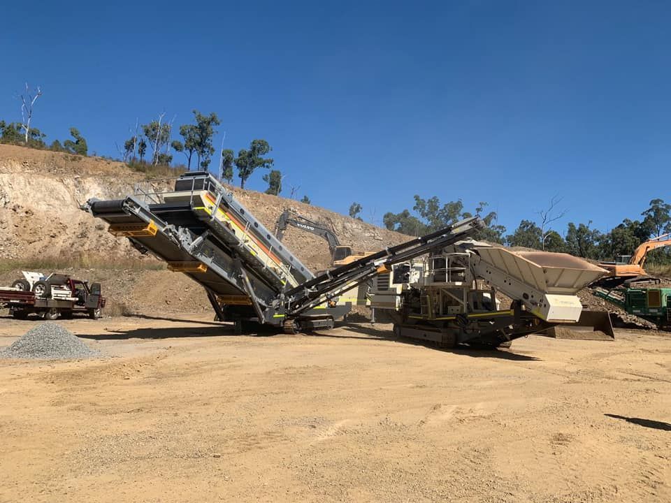 A Large Industrial Machine Sifts and Sorts Gravel at A Quarry Under a Clear Blue Sky — Barlow's Earthmoving in Gladstone, QLD