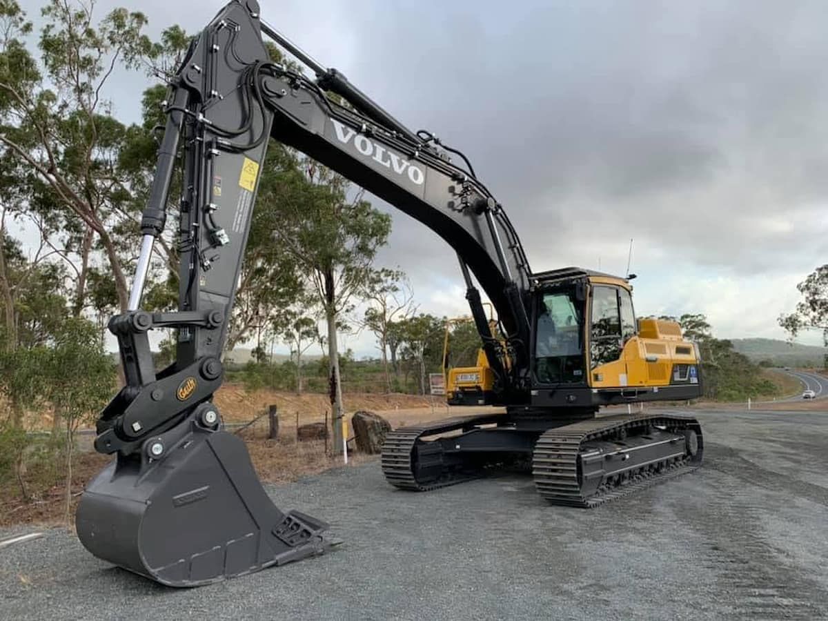 Black Volvo Excavator on Gravel at a Construction Site Under a Cloudy Sky — Barlow's Earthmoving in Rockhampton, QLD