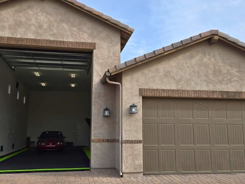 Front of CarZmedics Arizona serving Cave Creek and nearby areas including Phoenix, Anthem, and North Scottsdale.