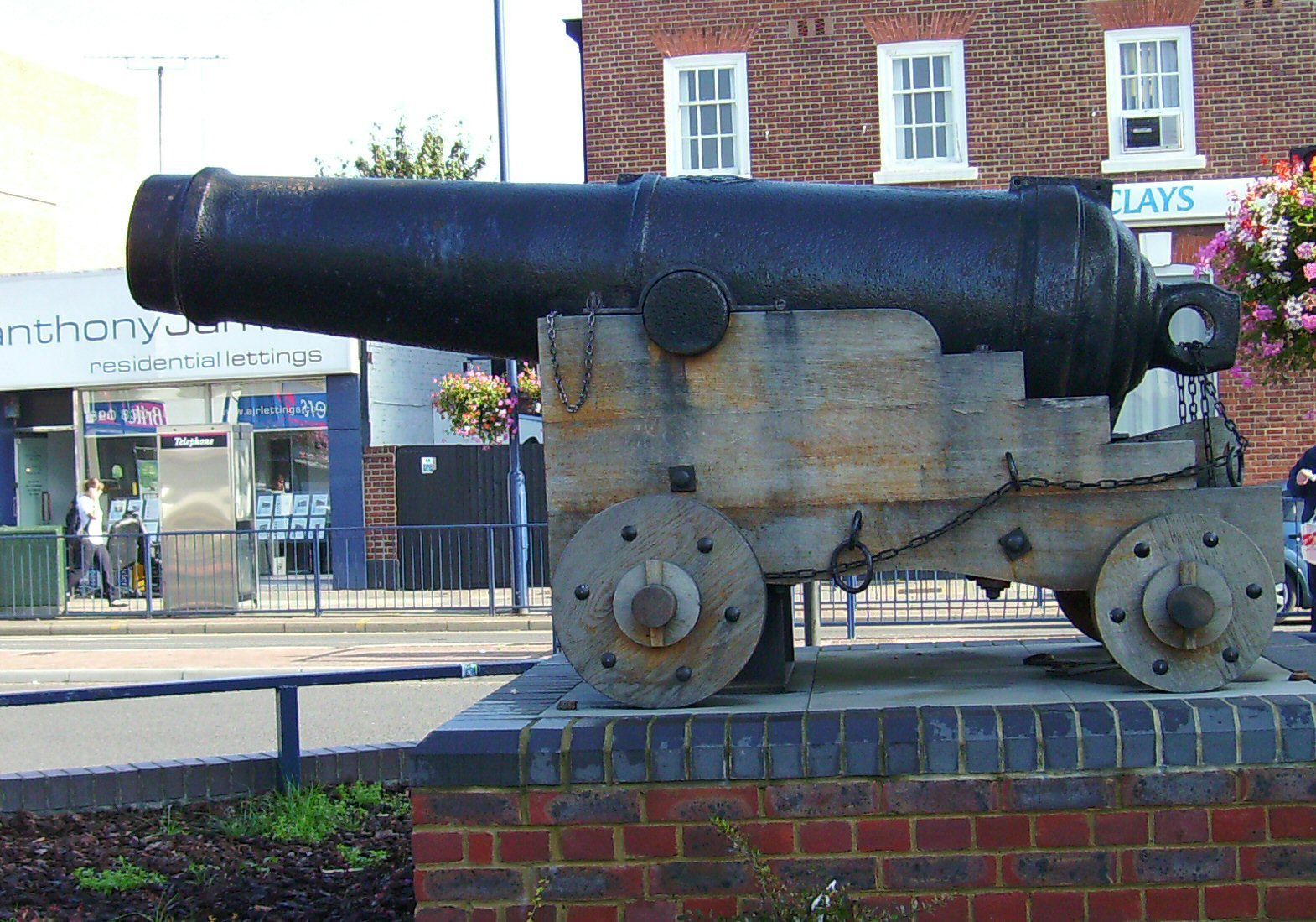 Russian Cannon from Crimean War, located at Welling Corner. (Public Domain, https://commons.wikimedia.org/w/index.php?curid=114927815)