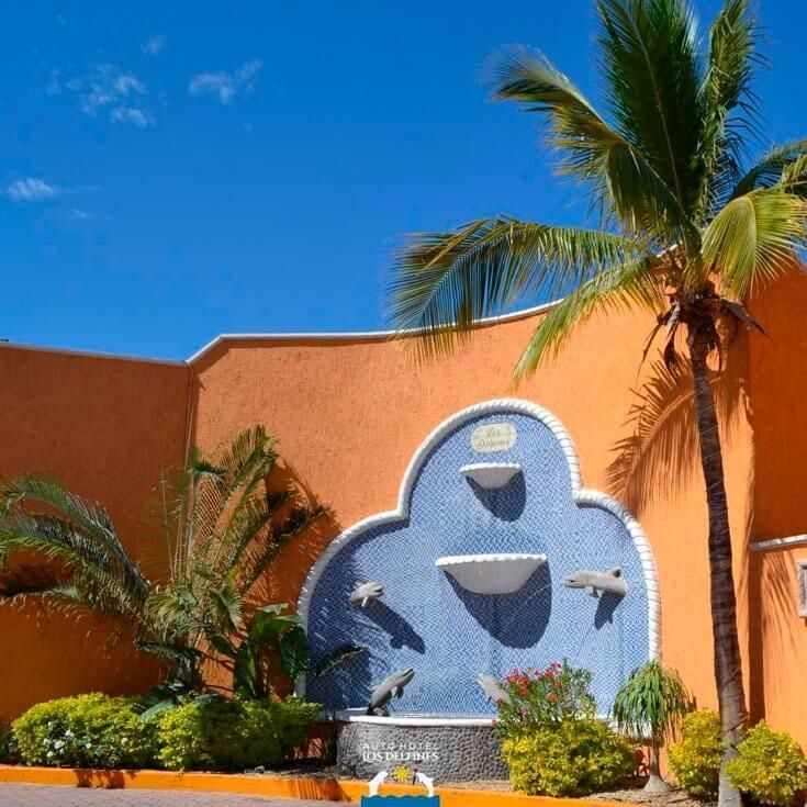 AUTO HOTEL LOS DELFINES - FUENTE
