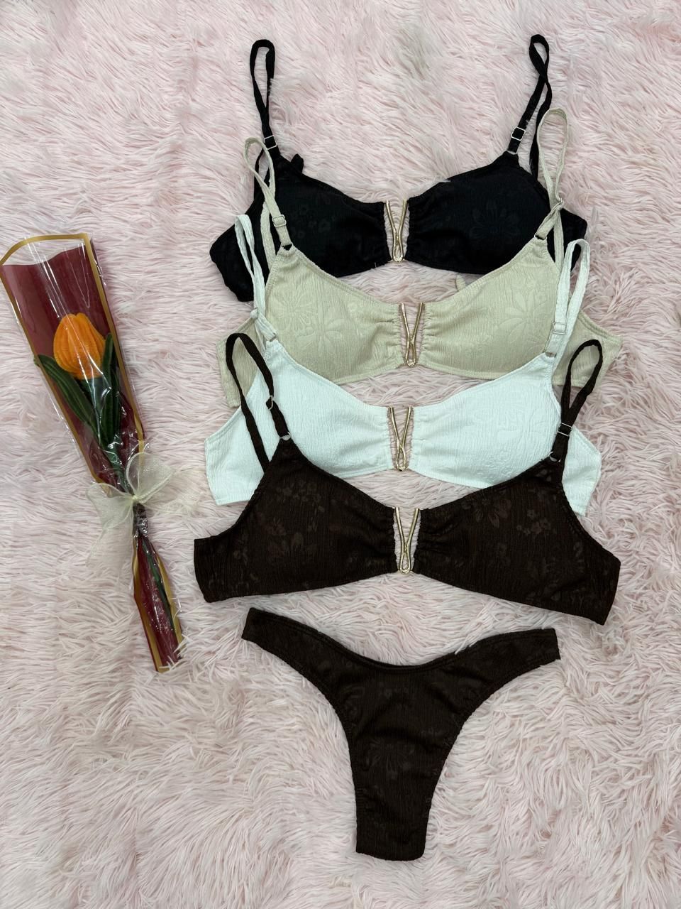 Bikini Top con avío y less