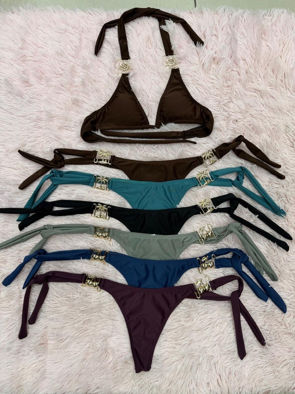 Bikini triangulo con 4 avíos