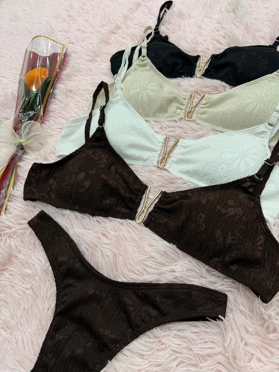 Bikini Top con avío y less