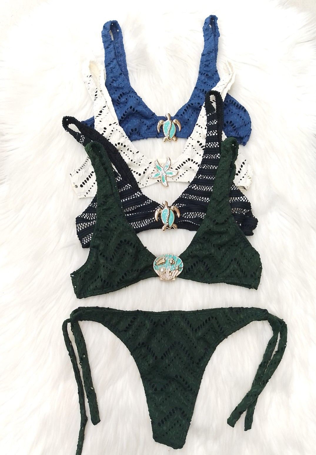 Bikini Top Desagujada con Avío y colaless